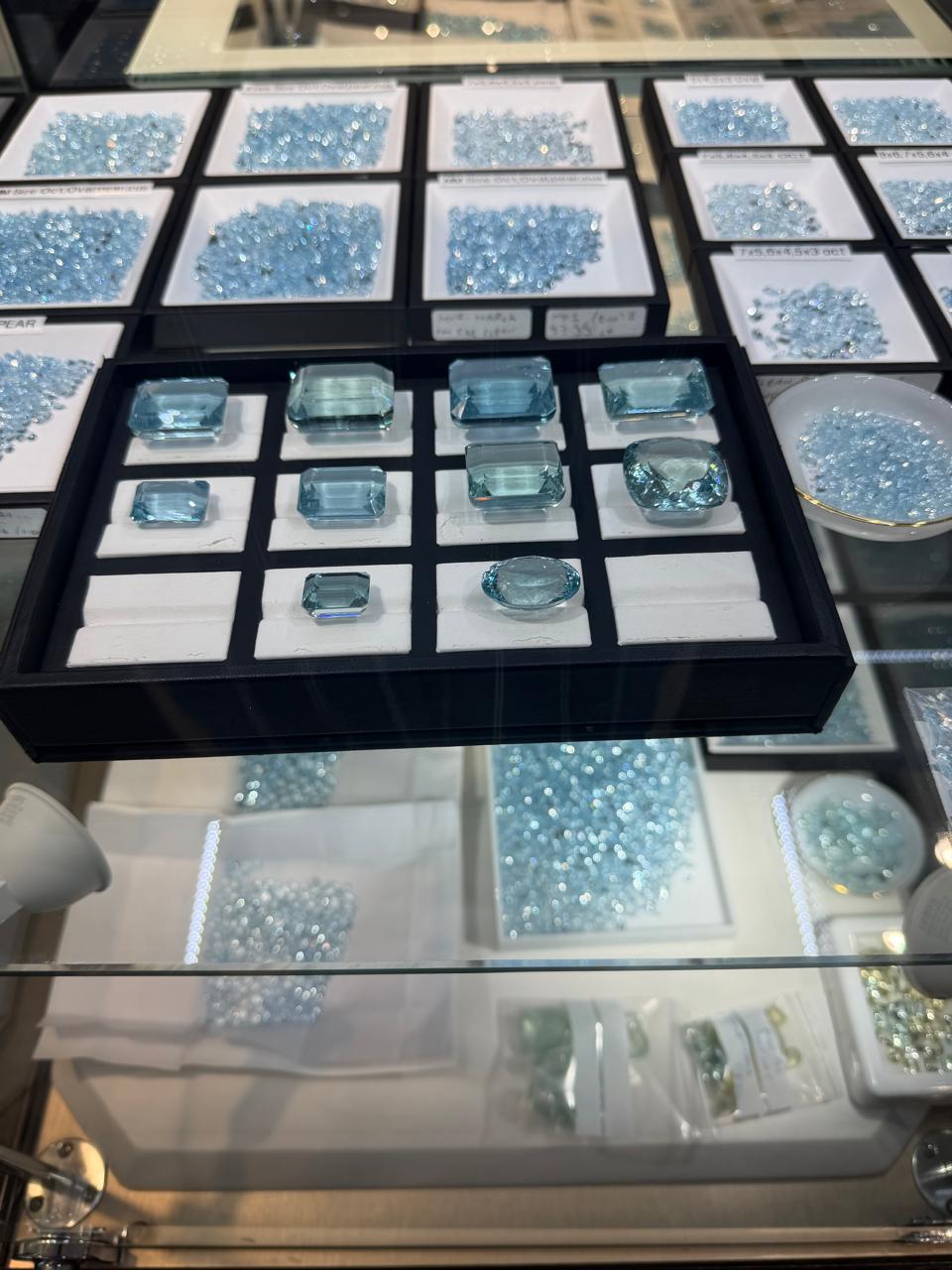 Tray of loose aquamarine gemstones and parcels